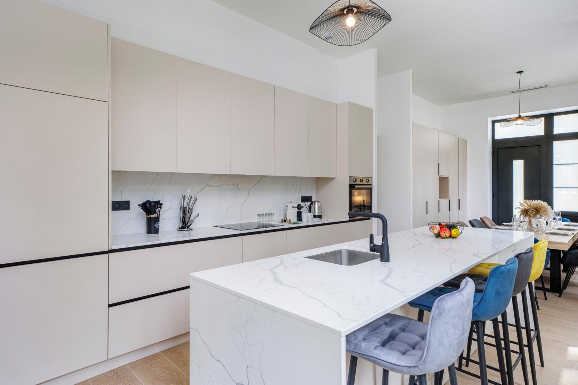 1 - Grand Appartement Spacieux Dans Un Chateau Du 17Eme Siecle, A 15Min De Lyon Vourles Luaran gambar