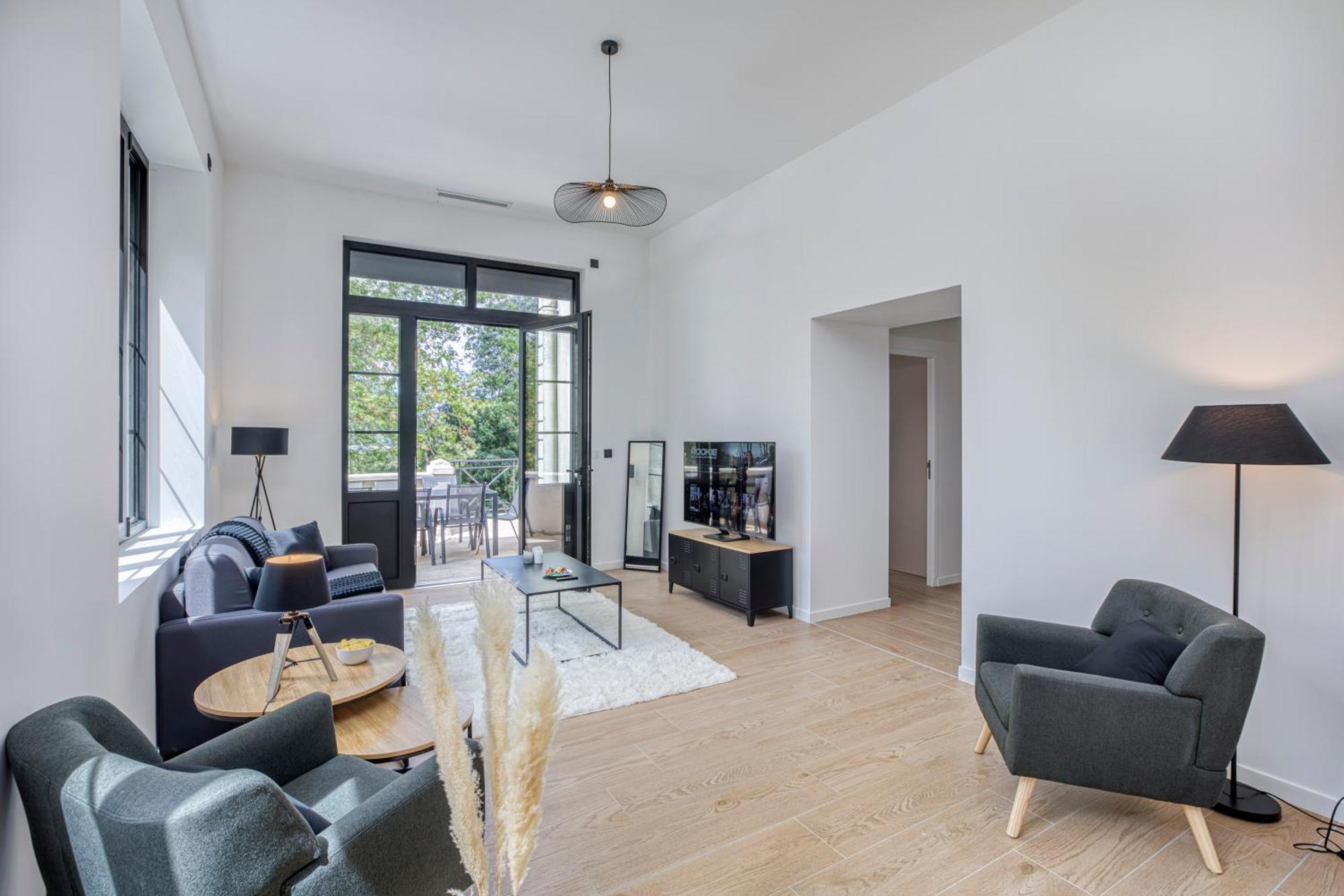 1 - Grand Appartement Spacieux Dans Un Chateau Du 17Eme Siecle, A 15Min De Lyon Vourles Luaran gambar