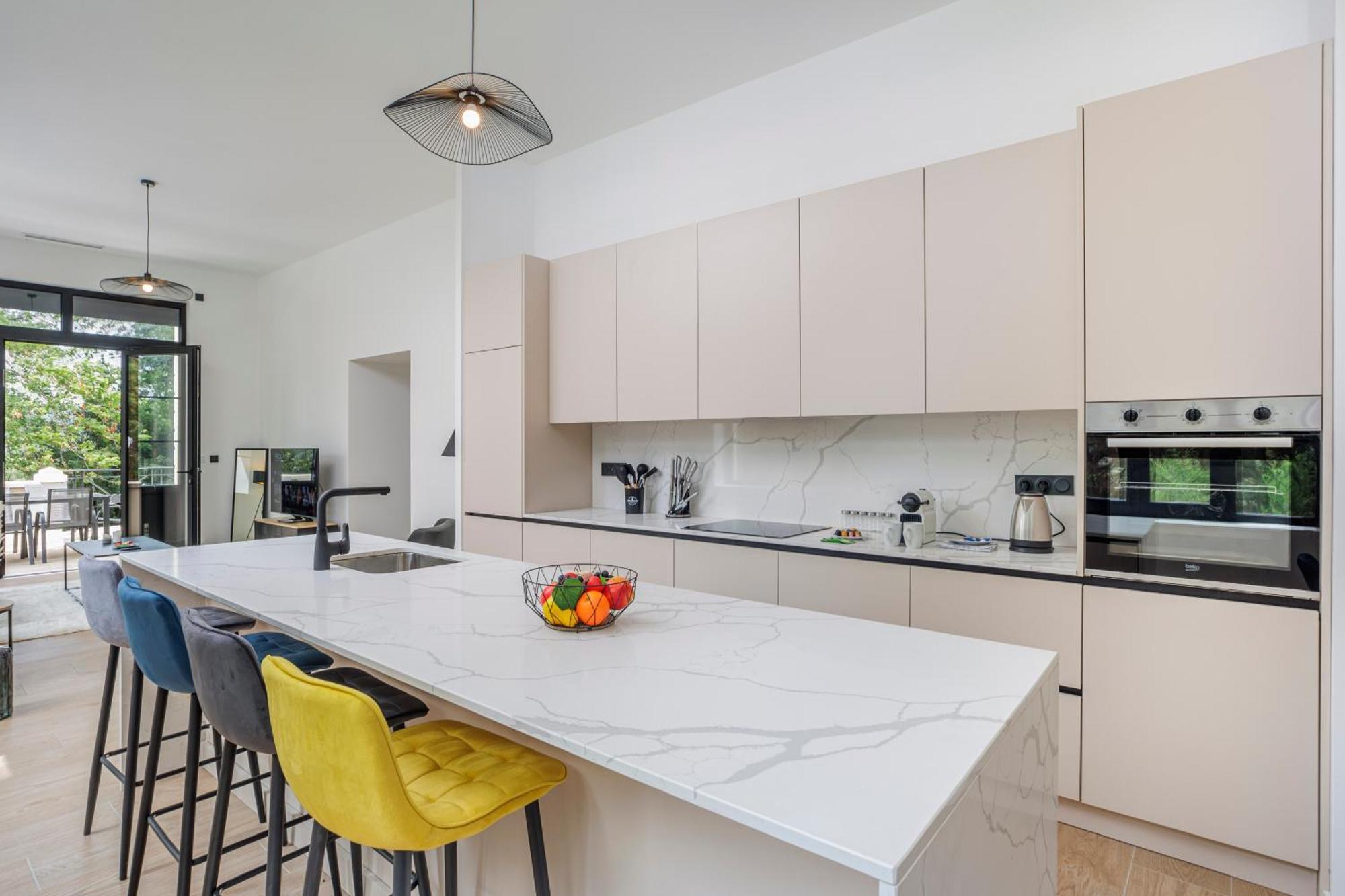 1 - Grand Appartement Spacieux Dans Un Chateau Du 17Eme Siecle, A 15Min De Lyon Vourles Luaran gambar