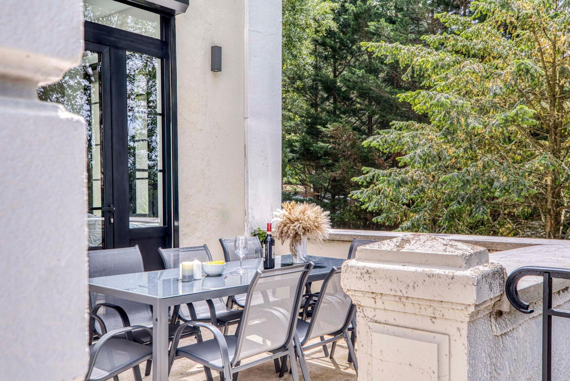 1 - Grand Appartement Spacieux Dans Un Chateau Du 17Eme Siecle, A 15Min De Lyon Vourles Luaran gambar