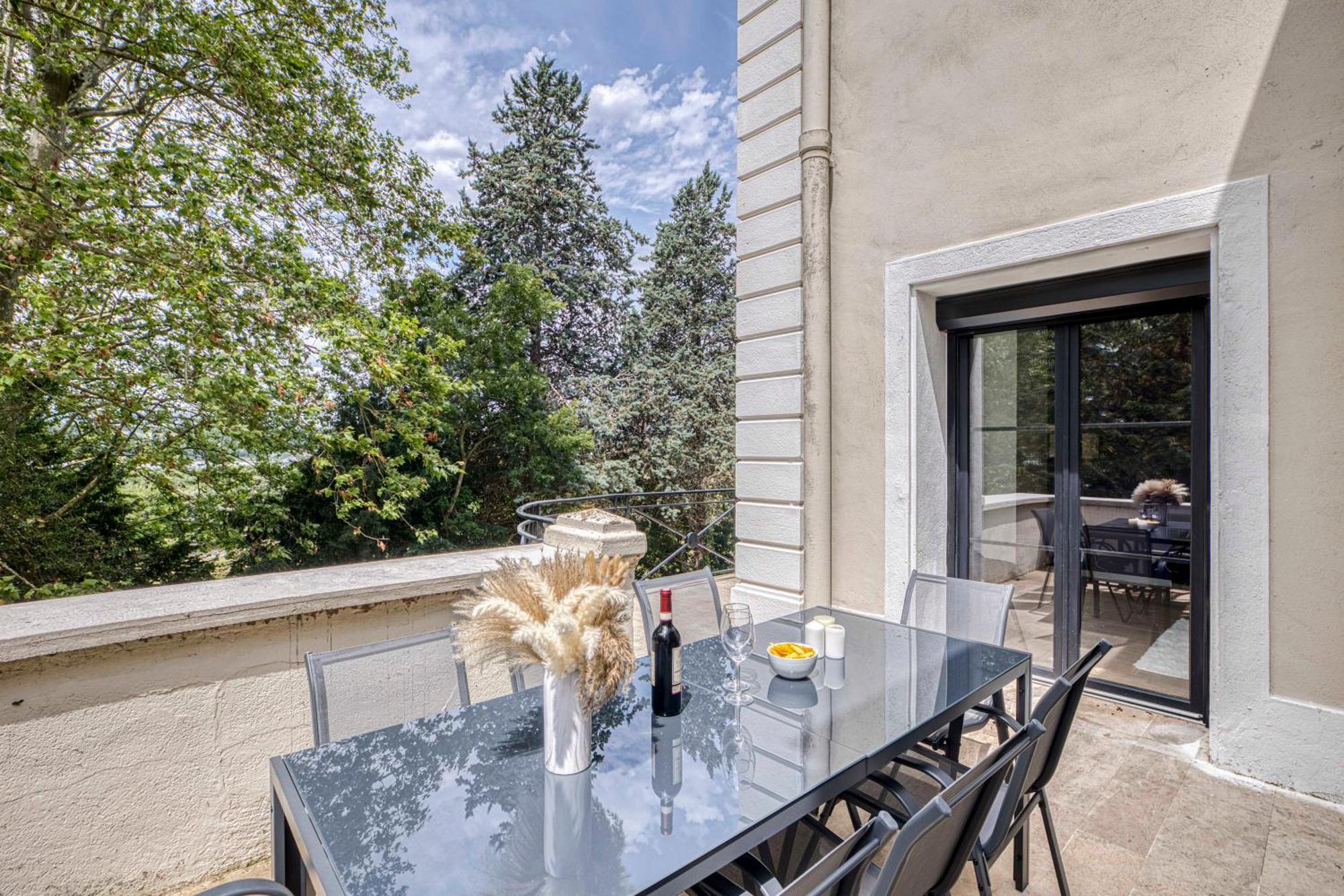 1 - Grand Appartement Spacieux Dans Un Chateau Du 17Eme Siecle, A 15Min De Lyon Vourles Luaran gambar