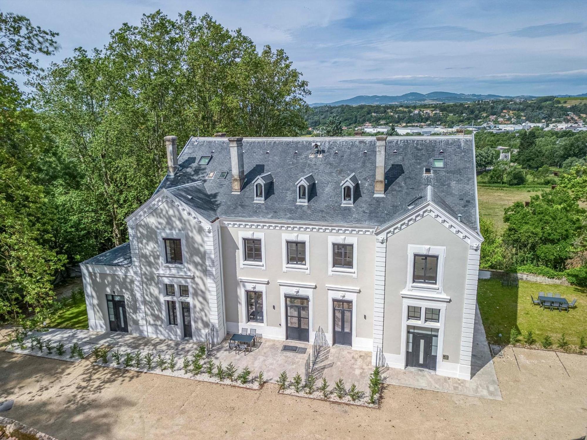 1 - Grand Appartement Spacieux Dans Un Chateau Du 17Eme Siecle, A 15Min De Lyon Vourles Luaran gambar
