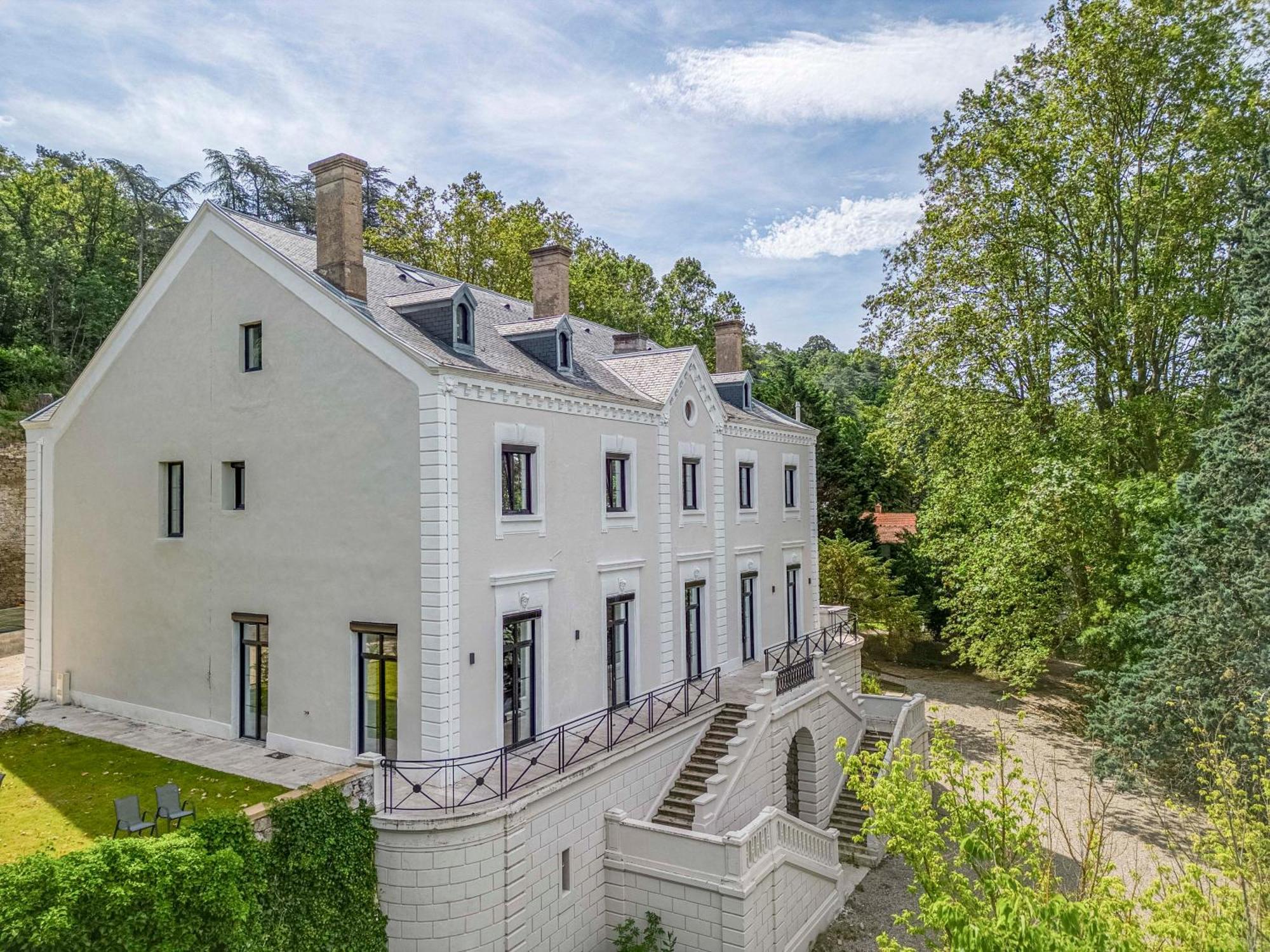 1 - Grand Appartement Spacieux Dans Un Chateau Du 17Eme Siecle, A 15Min De Lyon Vourles Luaran gambar